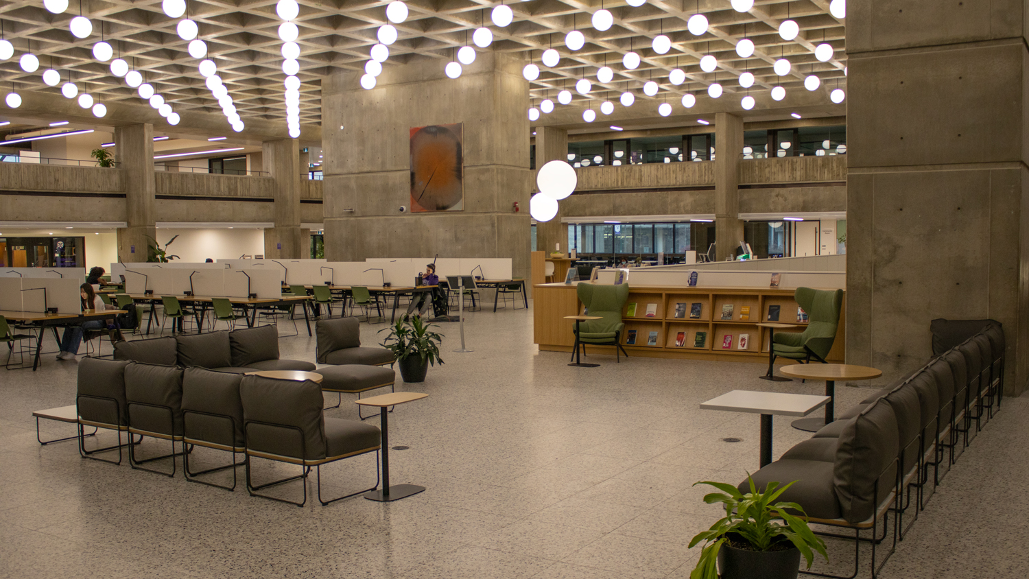 Photo of a reading lounge with comfy seating in the Weldon Learning Commons.
